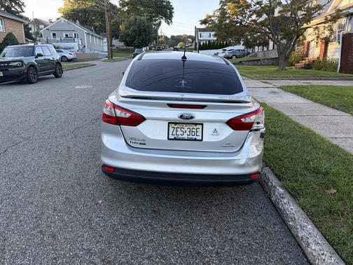 Silver 2013 Ford Focus SE