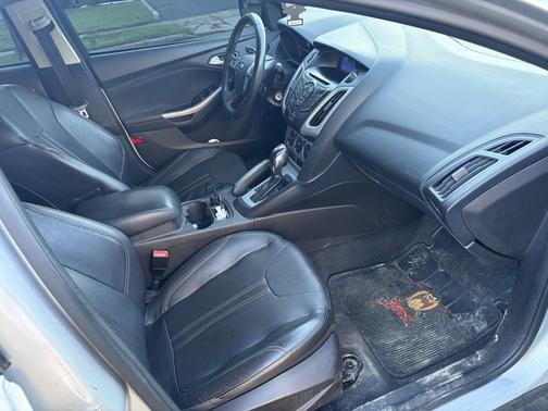 Silver 2013 Ford Focus SE