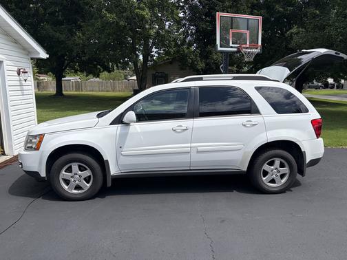 White 2007 Pontiac Torrent Base