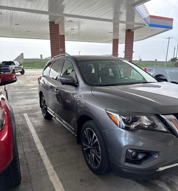 Gray 2017 Nissan Pathfinder Platinum
