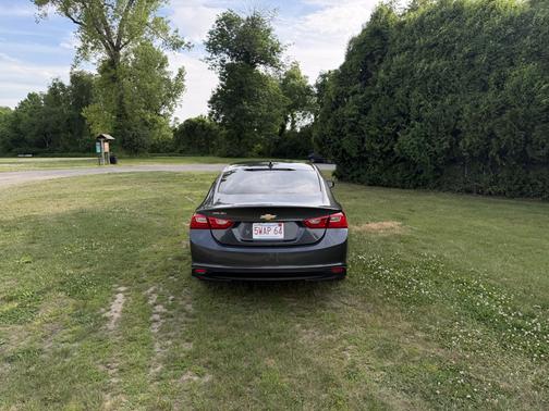 Gray 2018 Chevrolet Malibu 1LS