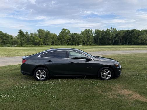 Gray 2018 Chevrolet Malibu 1LS
