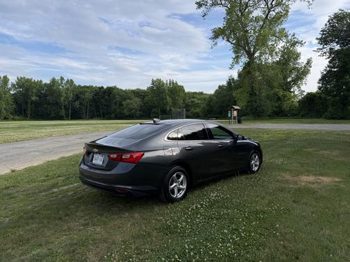 Gray 2018 Chevrolet Malibu 1LS