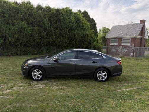 Gray 2018 Chevrolet Malibu 1LS