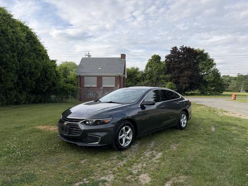 Gray 2018 Chevrolet Malibu 1LS