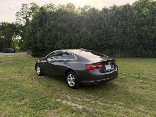 Gray 2018 Chevrolet Malibu 1LS