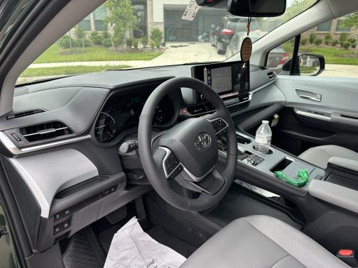 2025 Toyota Sienna XLE