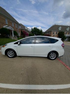 2015 Toyota Prius v Five