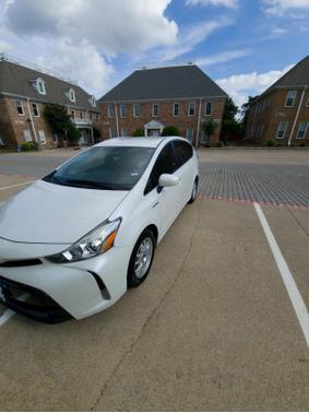 2015 Toyota Prius v Five