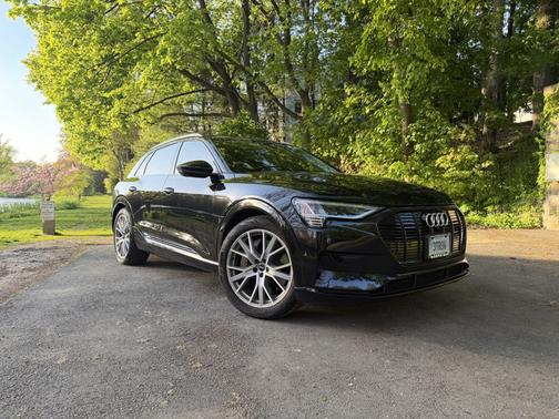 Black 2021 Audi e-tron Prestige
