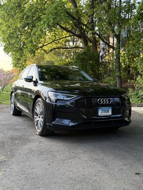 Black 2021 Audi e-tron Prestige
