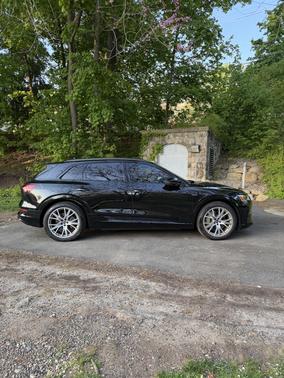 Black 2021 Audi e-tron Prestige
