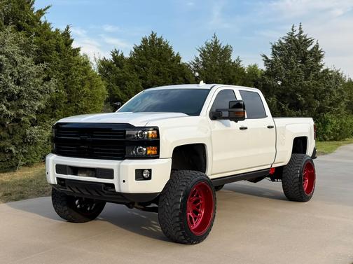 White 2015 Chevrolet Silverado 2500 High Country