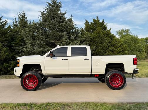 White 2015 Chevrolet Silverado 2500 High Country