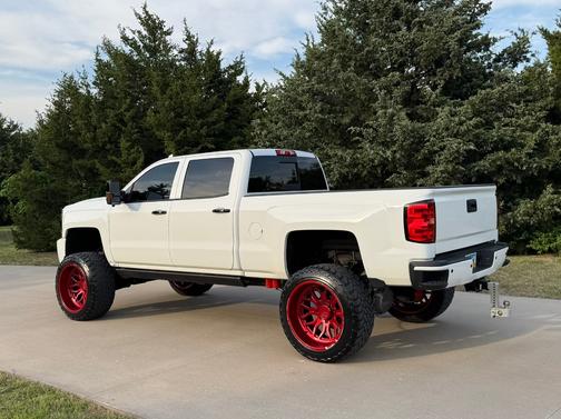 White 2015 Chevrolet Silverado 2500 High Country