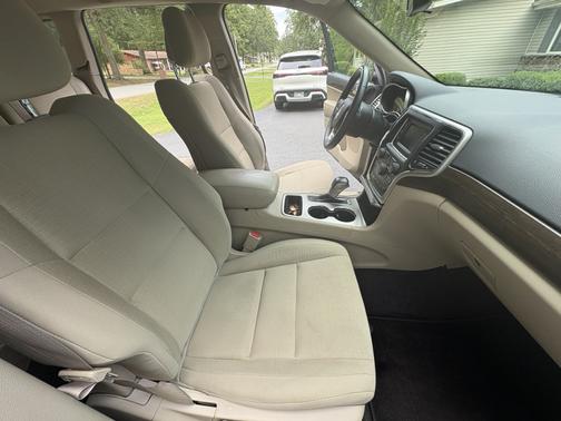 Black 2016 Jeep Grand Cherokee Laredo