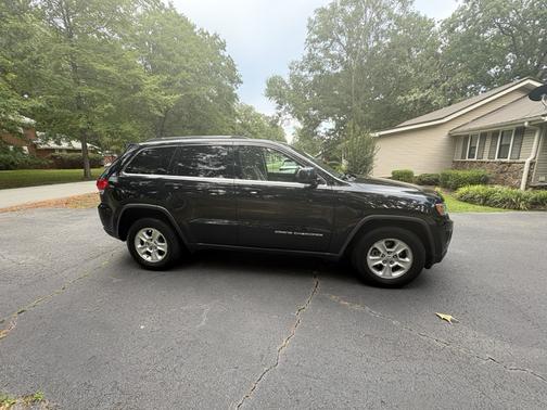 Black 2016 Jeep Grand Cherokee Laredo