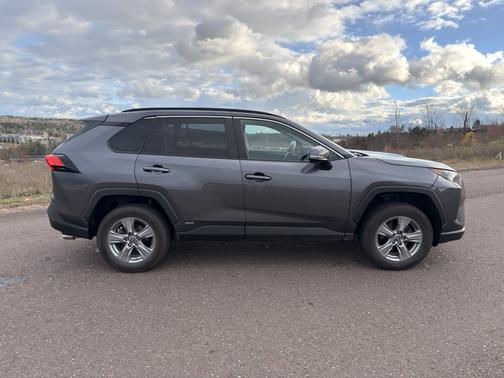 2022 Toyota RAV4 Hybrid LE