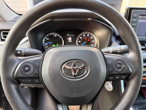 2022 Toyota RAV4 Hybrid LE