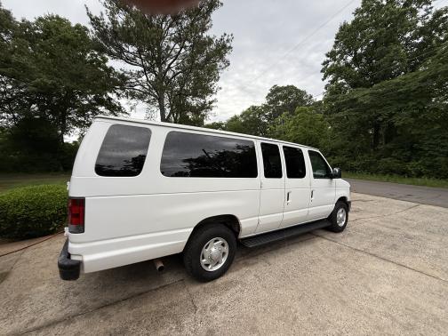 2008 Ford E350 Super Duty XL Extended Wagon