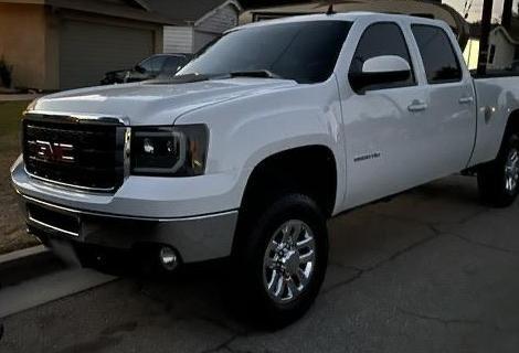 White 2011 GMC Sierra 2500 SLT