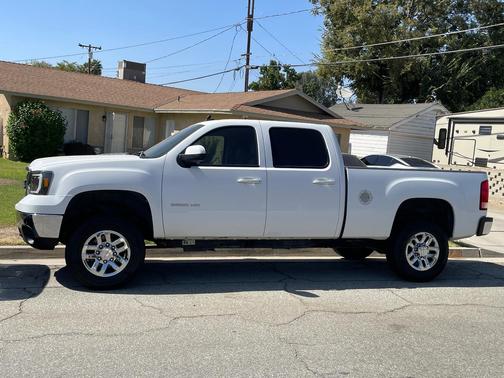 White 2011 GMC Sierra 2500 SLT