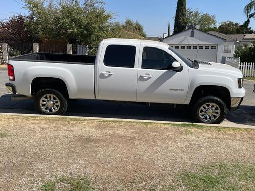 White 2011 GMC Sierra 2500 SLT