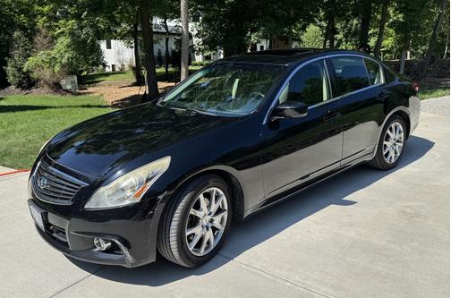 2012 INFINITI G37 x