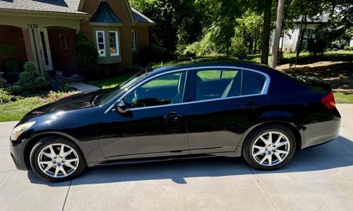 2012 INFINITI G37 x