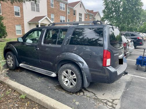 2010 Nissan Pathfinder SE