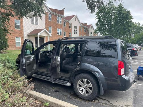 2010 Nissan Pathfinder SE