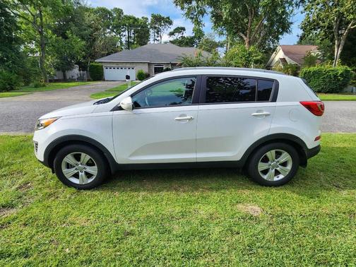 White 2013 Kia Sportage LX