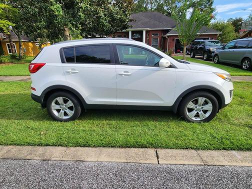 White 2013 Kia Sportage LX