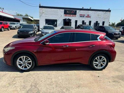 2017 INFINITI QX30 Luxury