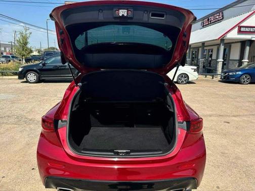 2017 INFINITI QX30 Luxury