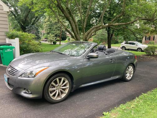 Gray 2014 INFINITI Q60 Base