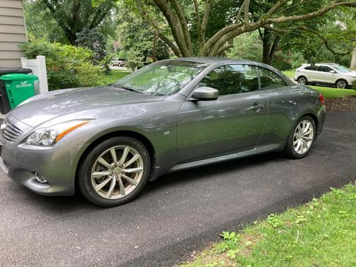 Gray 2014 INFINITI Q60 Base