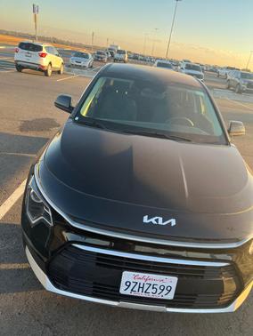 Black 2026 Kia Niro LX