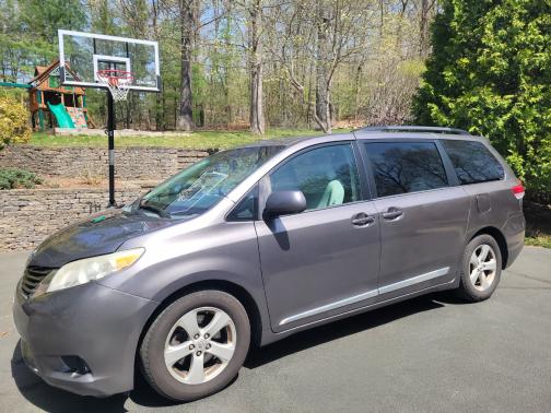 2011 Toyota Sienna LE
