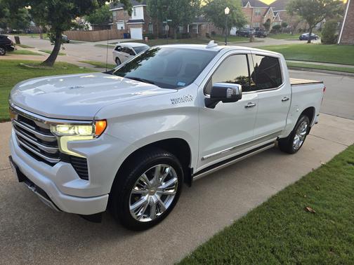 White 2025 Chevrolet Silverado 1500 High Country