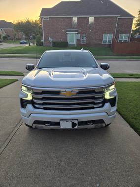 White 2025 Chevrolet Silverado 1500 High Country