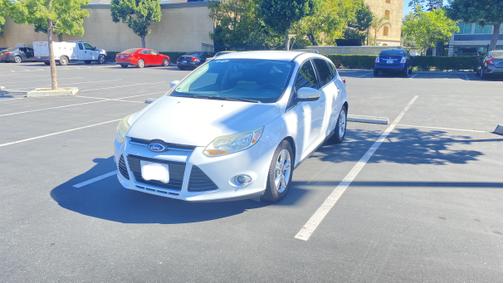 Photo 1 of 7 of 2012 Ford Focus SEL