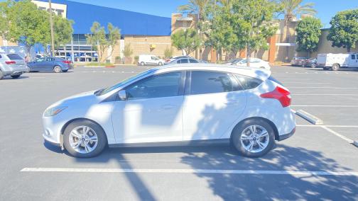 Photo 3 of 7 of 2012 Ford Focus SEL
