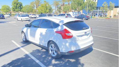 Photo 4 of 7 of 2012 Ford Focus SEL