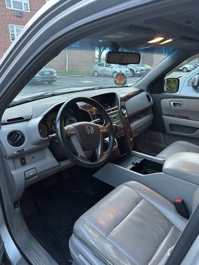 Silver 2009 Honda Pilot EX-L
