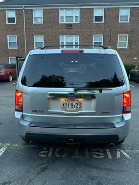 Silver 2009 Honda Pilot EX-L