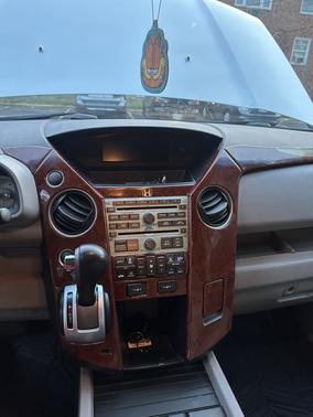 Silver 2009 Honda Pilot EX-L
