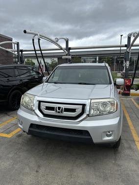 Silver 2009 Honda Pilot EX-L