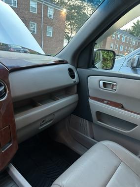 Silver 2009 Honda Pilot EX-L