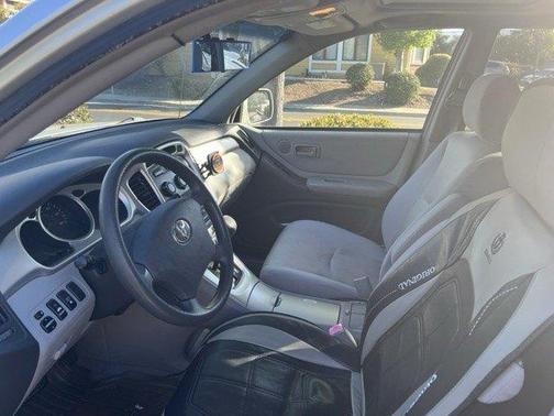 Silver 2005 Toyota Highlander Base